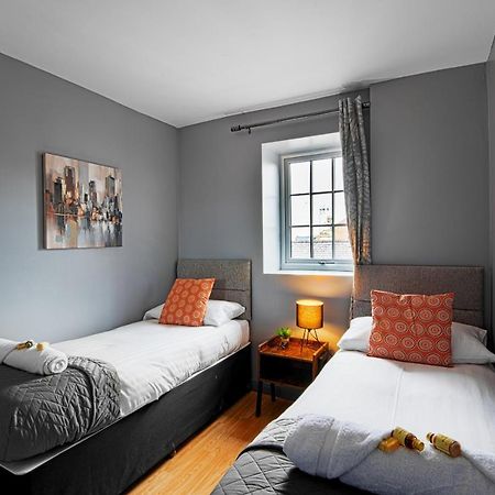 The Penthouse Gathering - Town Centre - Sleeps Up To 16 Wrexham Luaran gambar