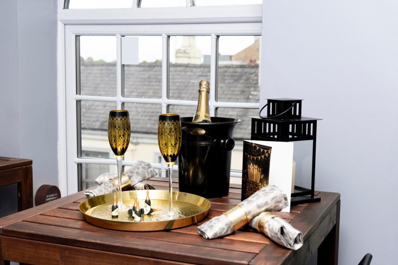 The Penthouse Gathering - Town Centre - Sleeps Up To 16 Wrexham Luaran gambar