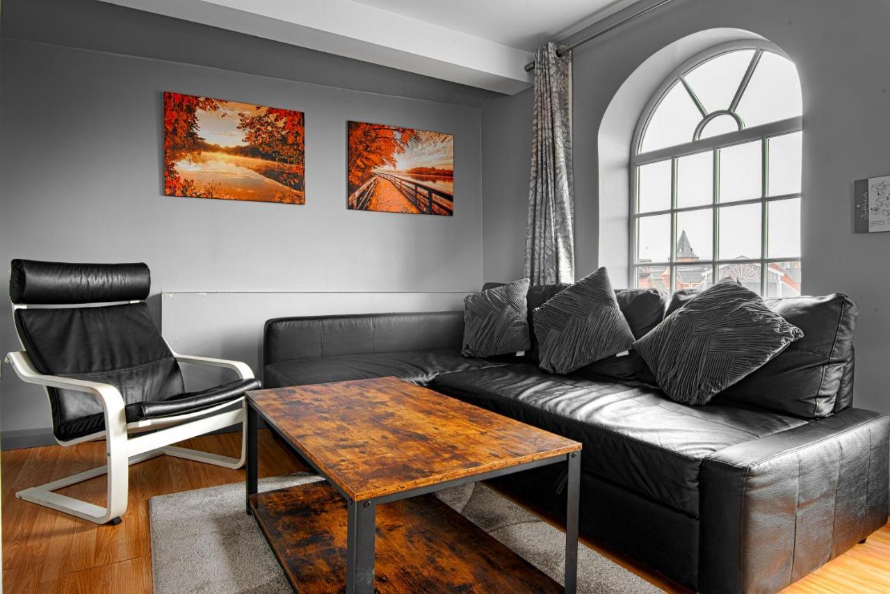 The Penthouse Gathering - Town Centre - Sleeps Up To 16 Wrexham Luaran gambar