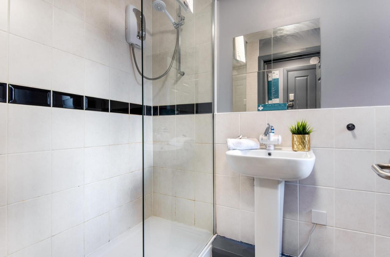 The Penthouse Gathering - Town Centre - Sleeps Up To 16 Wrexham Luaran gambar