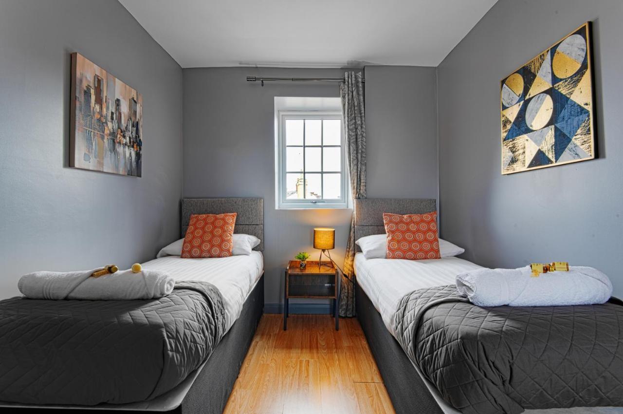 The Penthouse Gathering - Town Centre - Sleeps Up To 16 Wrexham Luaran gambar