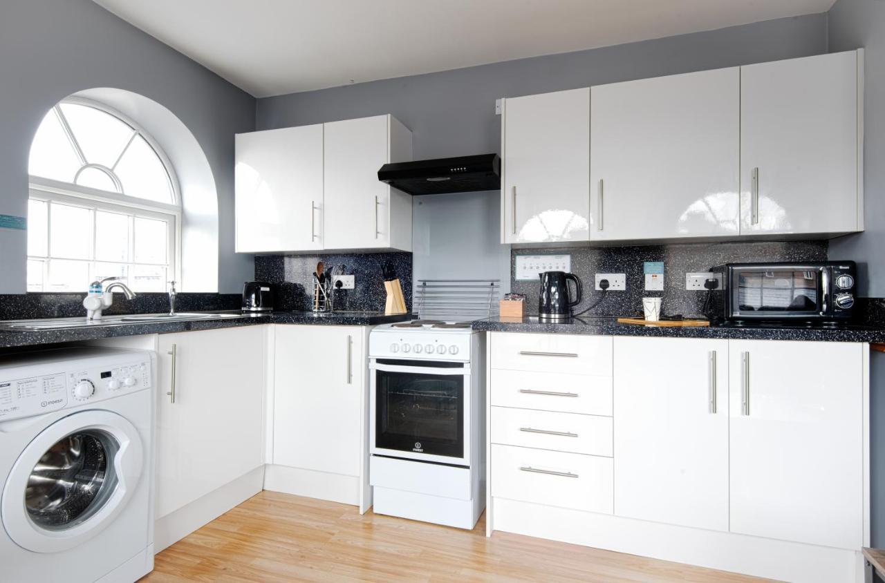 The Penthouse Gathering - Town Centre - Sleeps Up To 16 Wrexham Luaran gambar